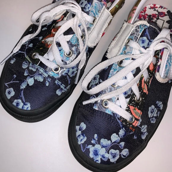 NWB Vans Floral Brocade Slip On Cap Sneakers - Picture 4 of 16
